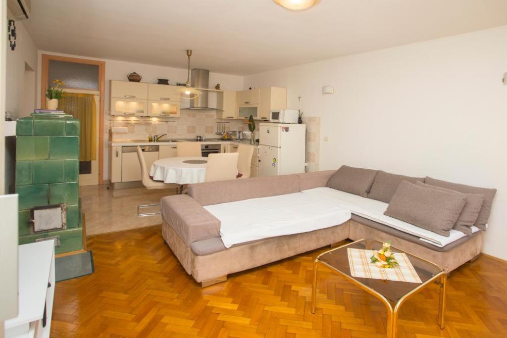 Apartments Orsula Split Bagian luar foto
