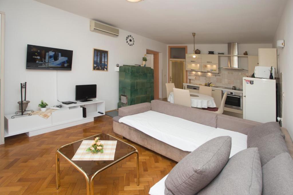 Apartments Orsula Split Bagian luar foto