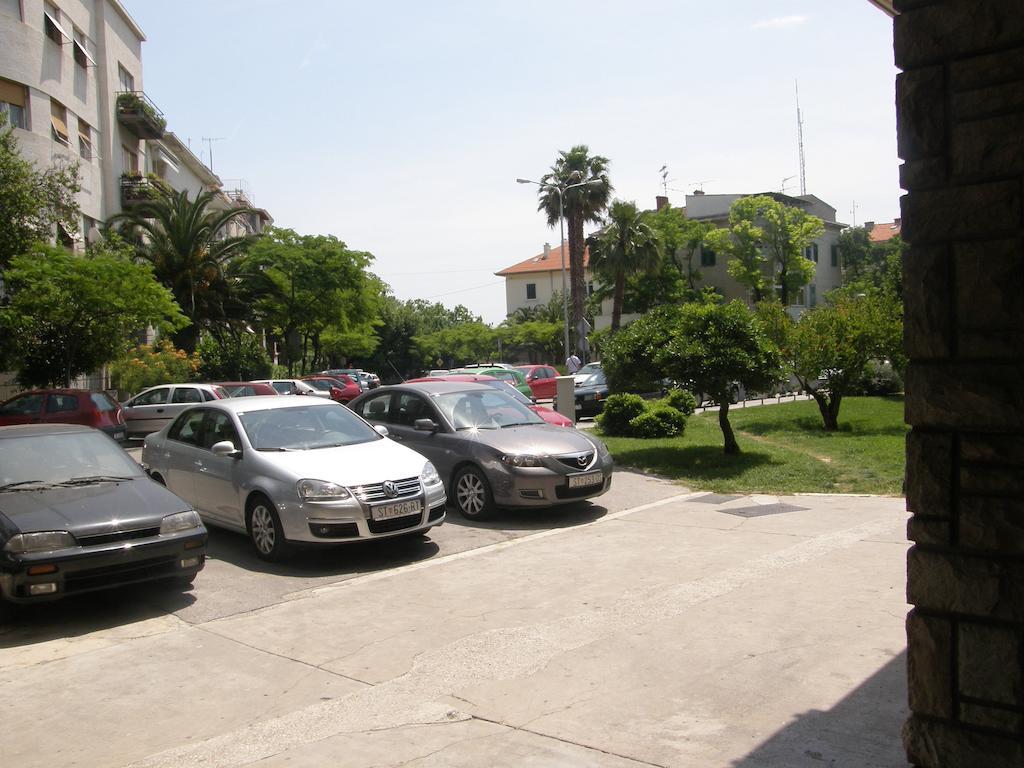Apartments Orsula Split Bagian luar foto